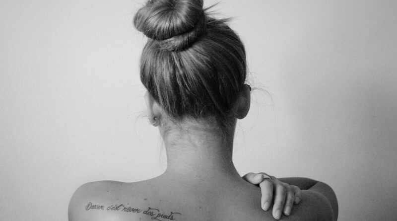 adult, back view, girl, hair, hands, model, person, skin, woman, gray model, gray hair