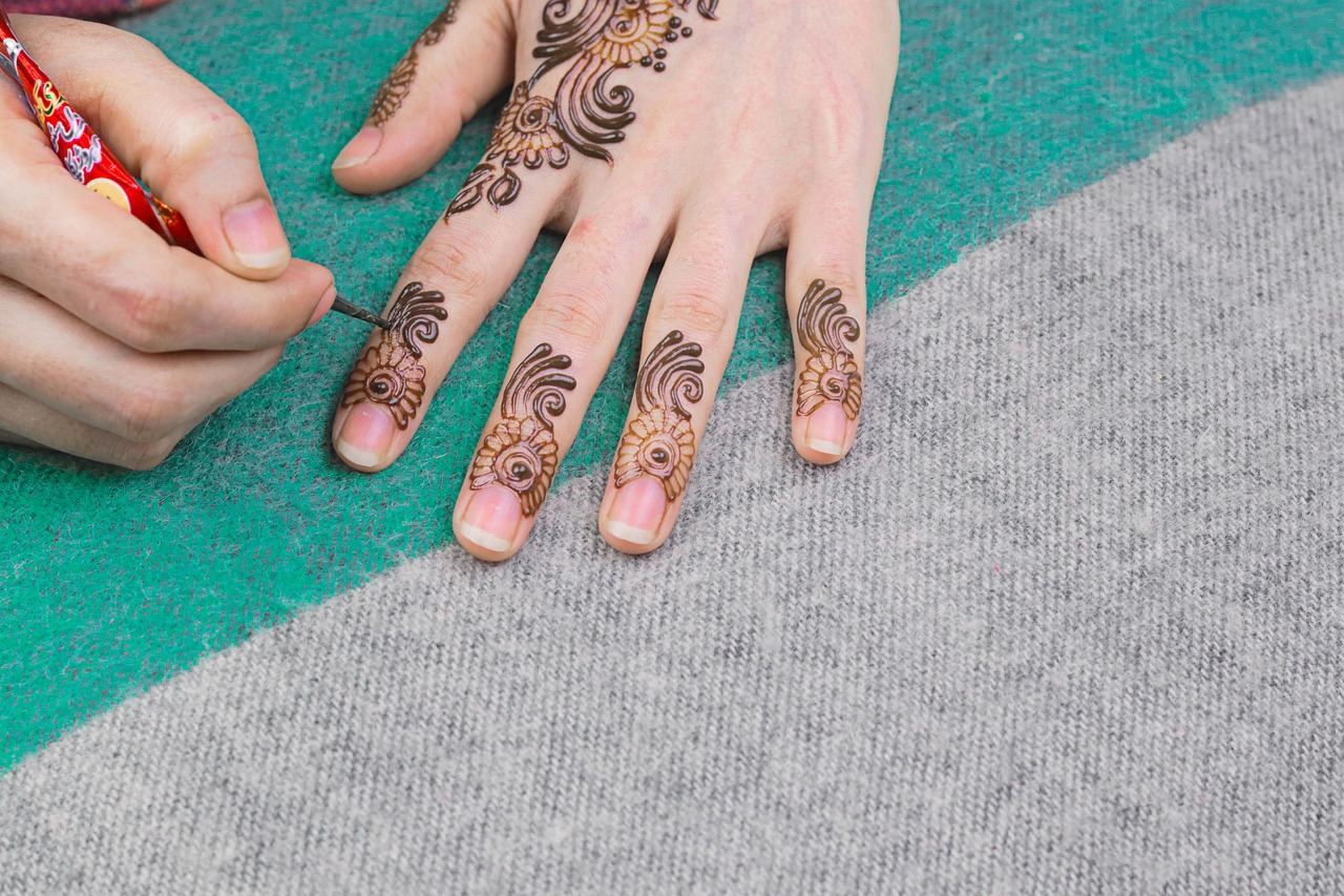 mehndi, henna, hands, art, body art, body paint, henna tattoo, tattoo, indian, indian bride, indian culture, culture, fashion, design, celebration, traditional, indian wedding, drawing, woman, female, female hands, tradition