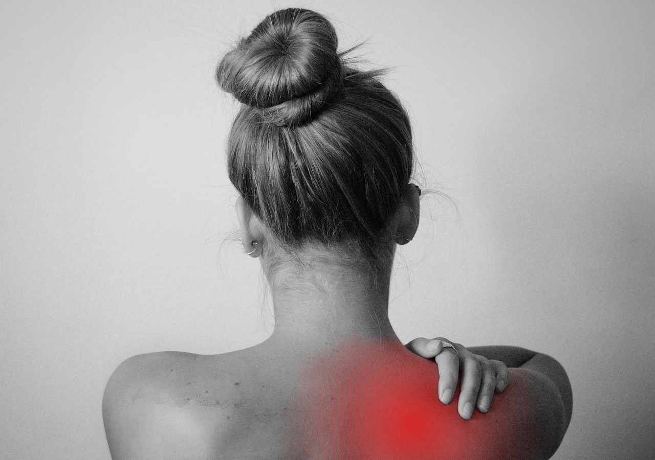 back, pain, shoulder, injury, nature, sun, burn, posture, ergonomic, woman, girl, soreness, discomfort, ache, hurt, irradiate, gray pain