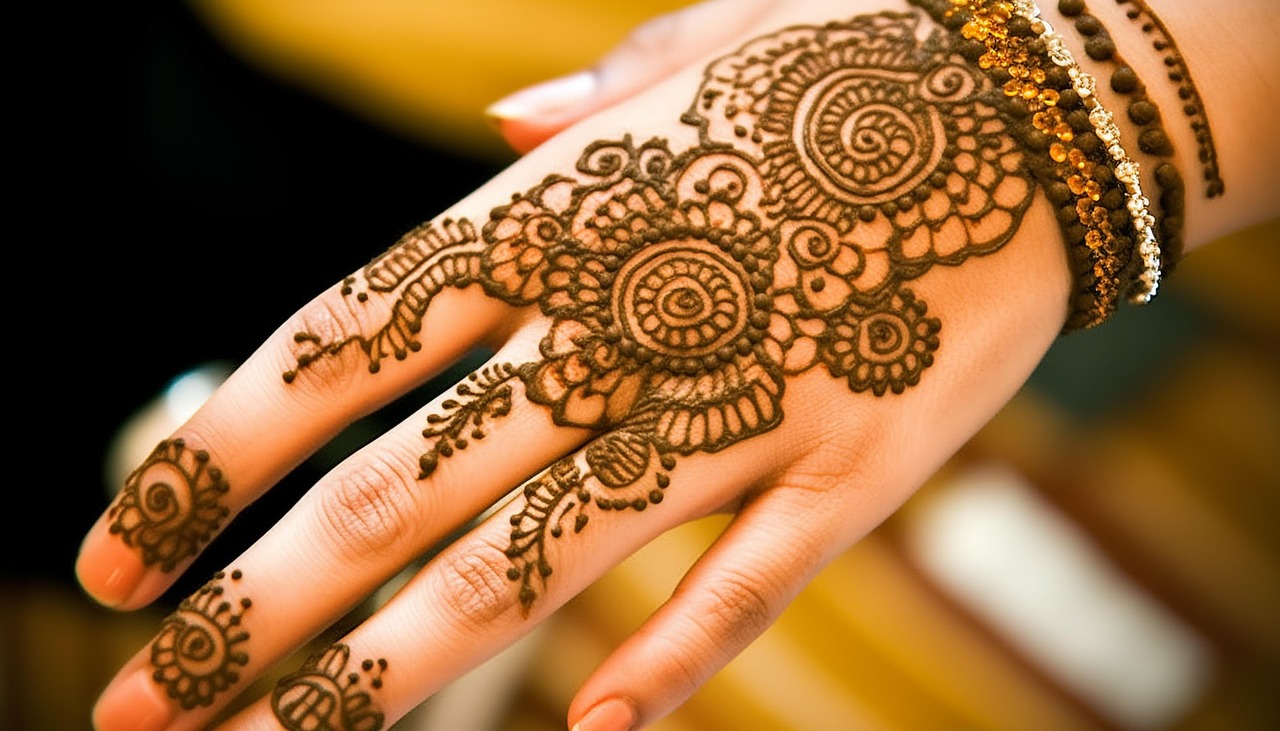 hand, henna tattoo, indian culture, woman, adult, decoration, indian ethnicity, elegance, close up, wedding, cultures, ornate, bride, gold, beauty, hinduism, jewelry, fashion, bracelet, indigenous culture