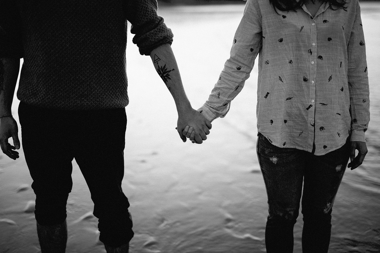 people, couple, man, woman, love, romance, holding, hands, tattoo, black and white, monochrome, gray love