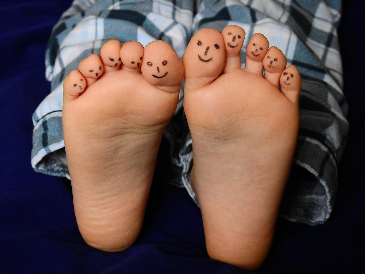 feet, toes, barefoot, child, boy, skin, pajamas, foot care, laugh, smiley, grin, fun, emoticon, cute, feet, feet, feet, feet, feet, toes, toes, laugh