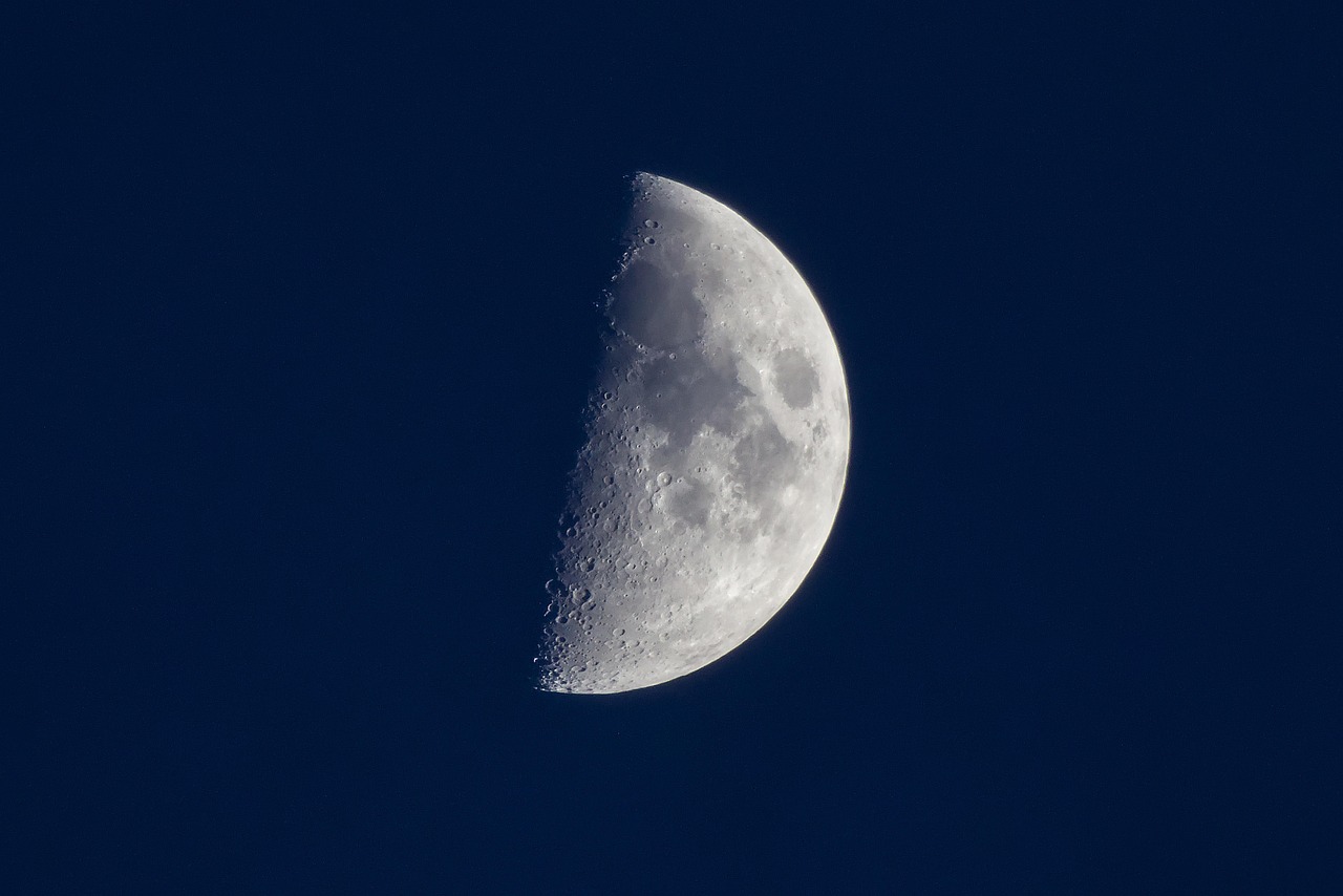 moon, nature, windows wallpaper, full hd wallpaper, free background, mac wallpaper, sky background, free wallpaper, half moon, night, night sky, 4k wallpaper, desktop backgrounds, cool backgrounds, wallpaper 4k, hd wallpaper, sky, background, laptop wallpaper, beautiful wallpaper, 4k wallpaper 1920x1080, wallpaper hd, universe